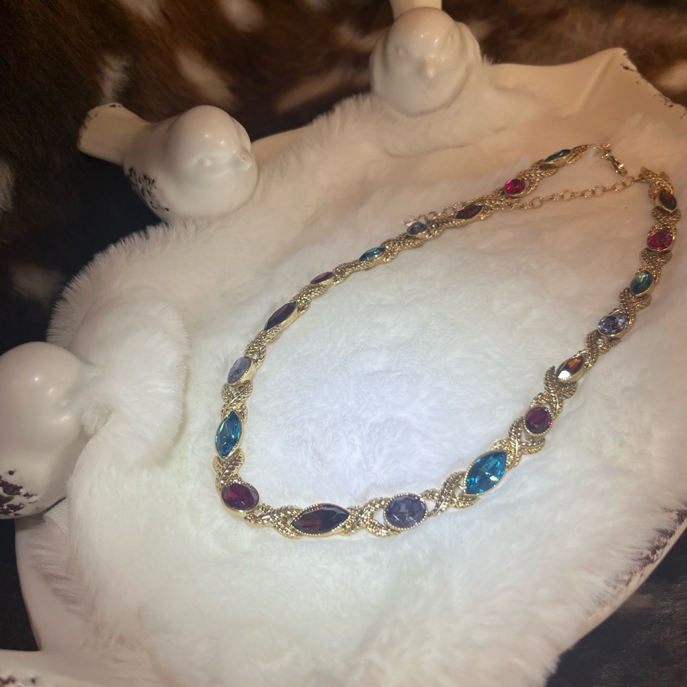 Gold tone and multicolor rhinestone leaf design necklace - Picture 8 of 12